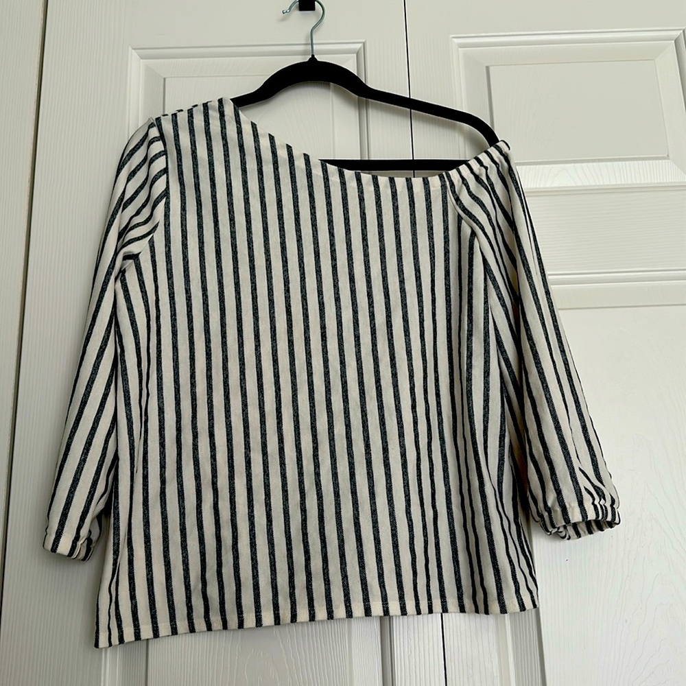 Banana Republic One side off shoulder top